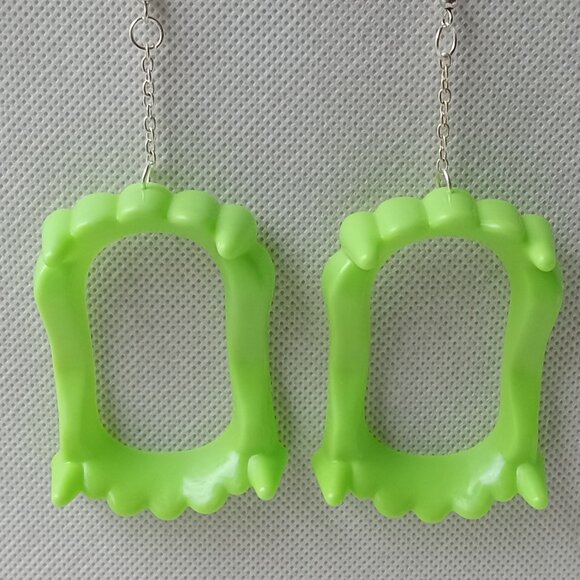 🎯 10 for $12 / Green Vampire Teeth Earrings, Dangle Earrings - Picture 2 of 10